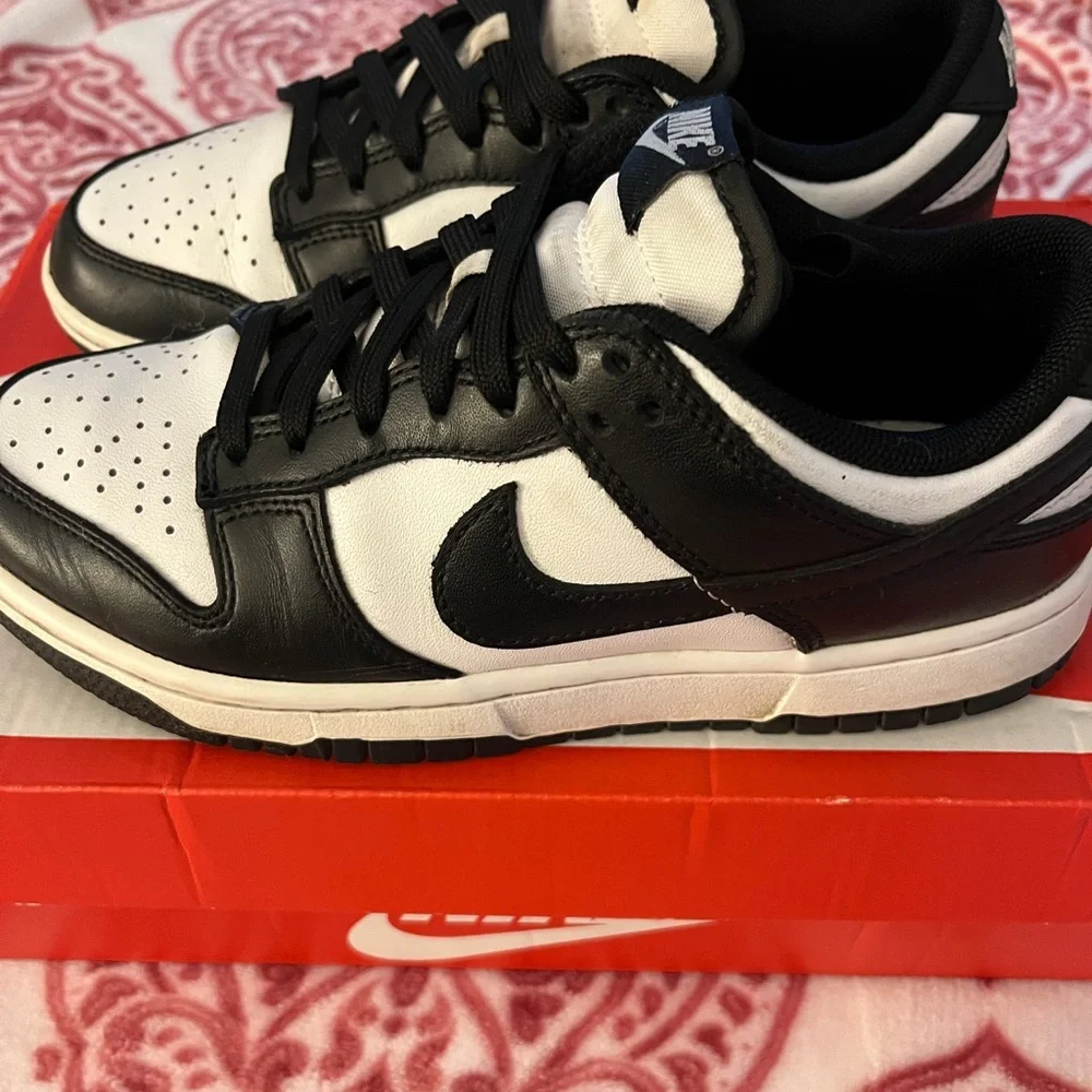 Nike Dunk Lows in White and Black (Pandas) - Picture 4 of 5